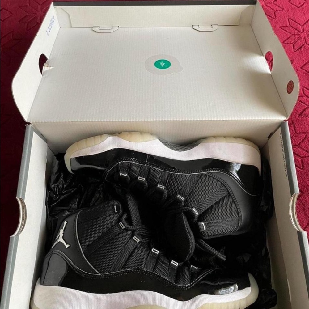 Air jordan 11 black retro “concord”